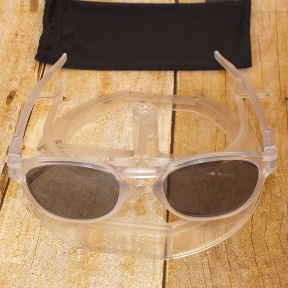 NEW Oakley Latch Matte Clear/Black Iridium UNISEX - Picture 4 of 8